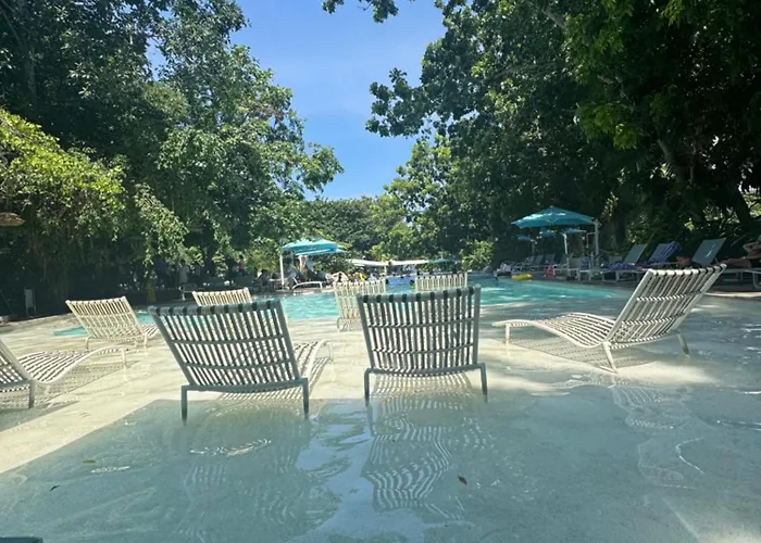 Hotel apartamentowy Tambuli Seaside Living -private Host Tower D Lapu-Lapu City